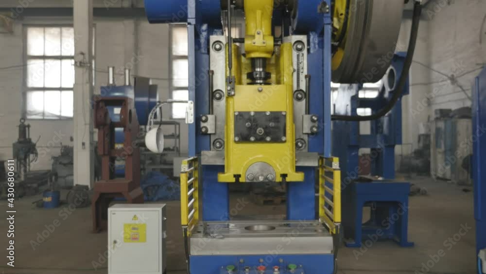 Press for the production of metal products Press for the production of metal products