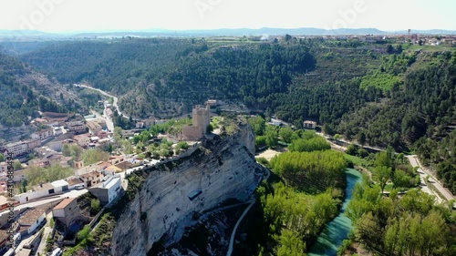 The incredible Spanish city of Alcalá del Júcar, with its castle located on the top of the mountain from where it contemplates the passing of time, and the river since its creation by the Arabs.