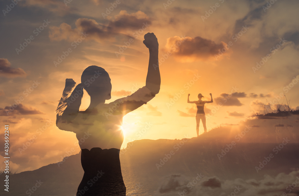 Φωτογραφία Silhouette of strong female climbing to the top of a mountain