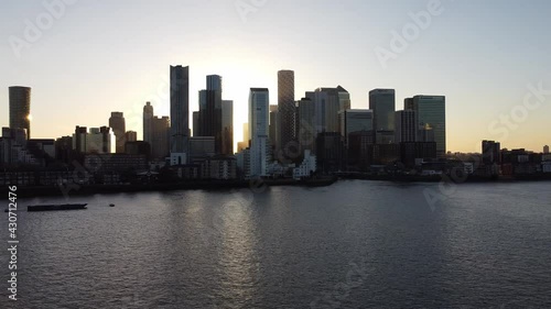 Wallpaper Mural Aerial - Sunset over River Thames and Canary Wharf, London, wide shot pan left Torontodigital.ca