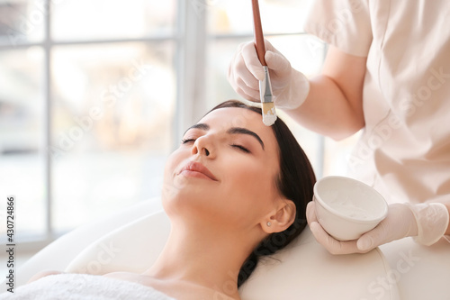 Cosmetologist applying mask...