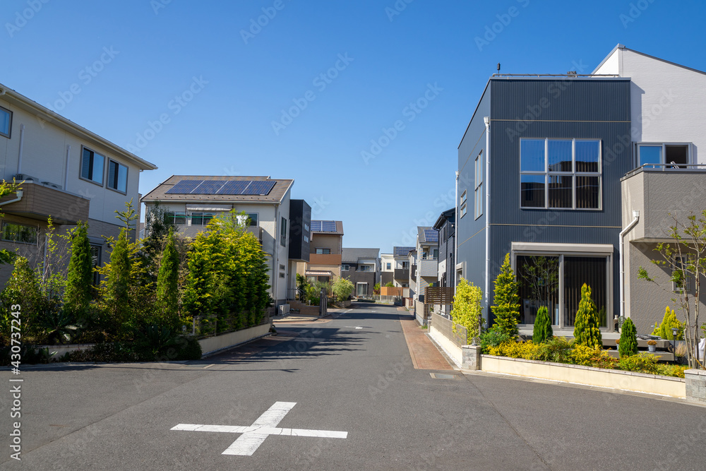 新築戸建の並ぶ新興住宅街