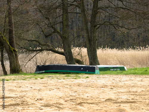 Łódki na plaży