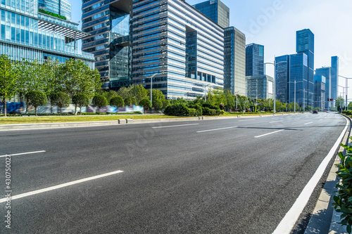 empty asphalt road with city skyline background in china © hallojulie