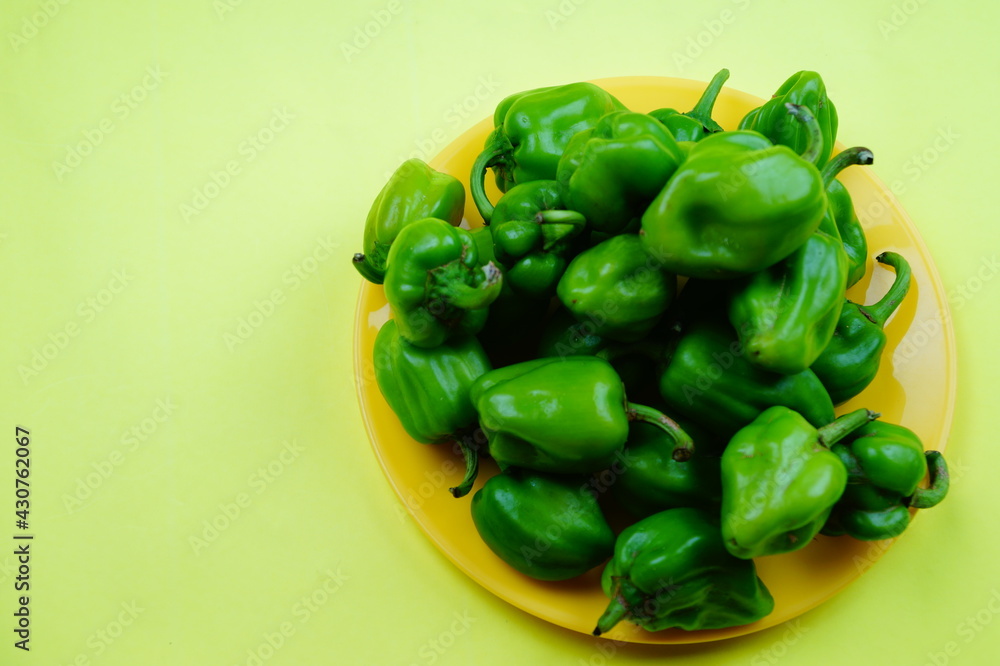 capsicum , varieties , Green chili , Is capsicum a fruit ,capsicum is a fruit or vegetable . capsicum , varieties , Green chili , Is capsicum a fruit ,capsicum is a fruit or vegetable .