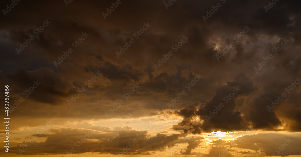 Fototapeta premium Beautiful colorful sunset sky with clouds and sunlight.