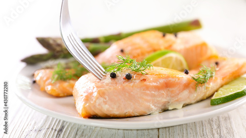 grilled salmon fillet with asparagus