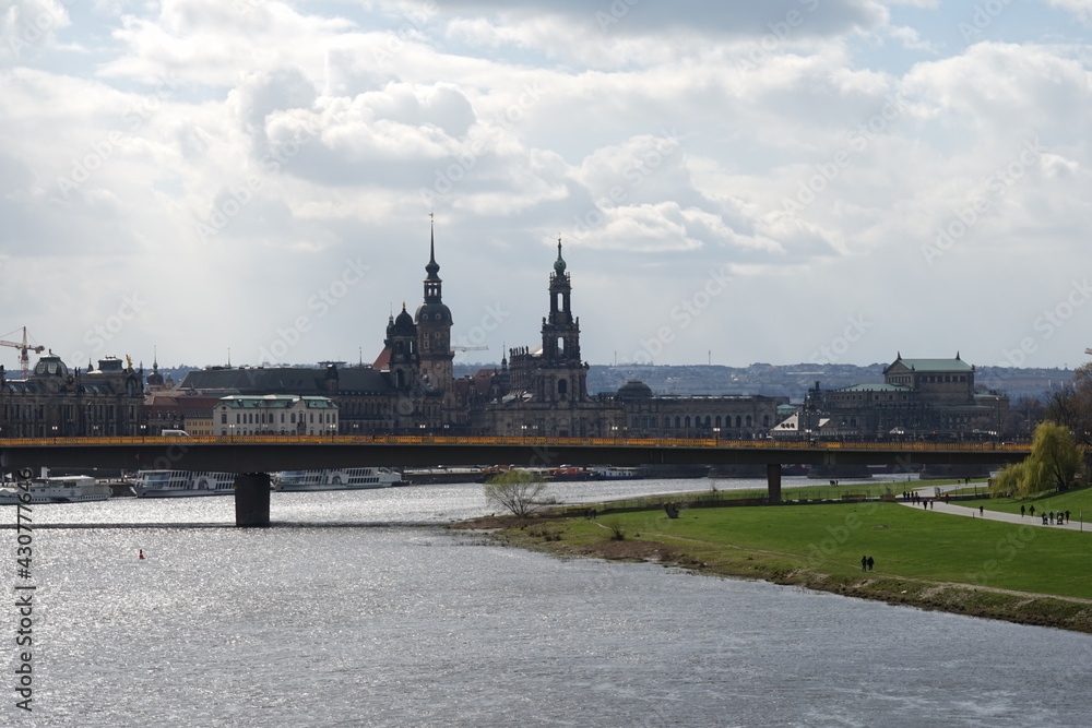 Elbblick zur Dresdner Altstadt