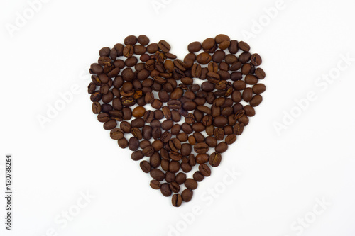 Corazón de granos de café photo