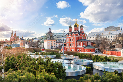 Fototapeta Naklejka Na Ścianę i Meble -  View of the Znamensky Monastery from Zaryadye Park in Moscow