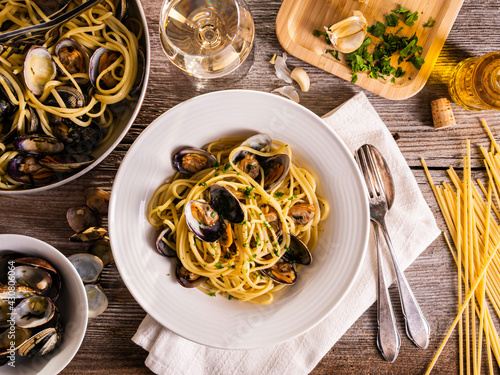 linguine with clams photo