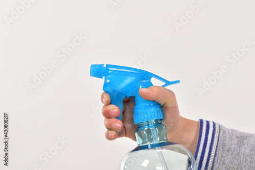 Wallpaper Mural 噴霧器と手 Torontodigital.ca