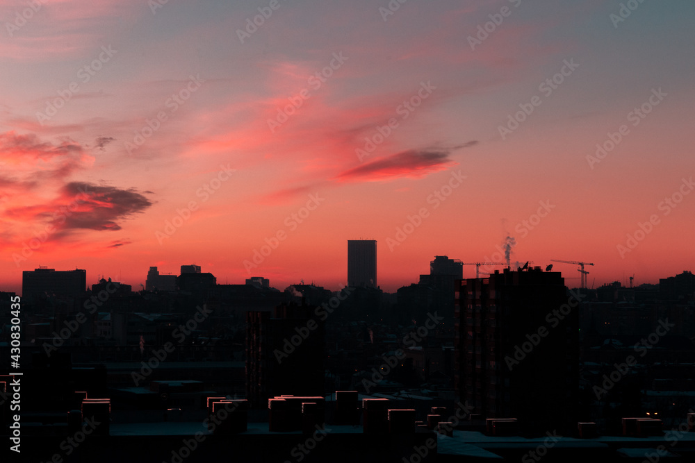 Fototapeta premium Cielo rosa anaranjado