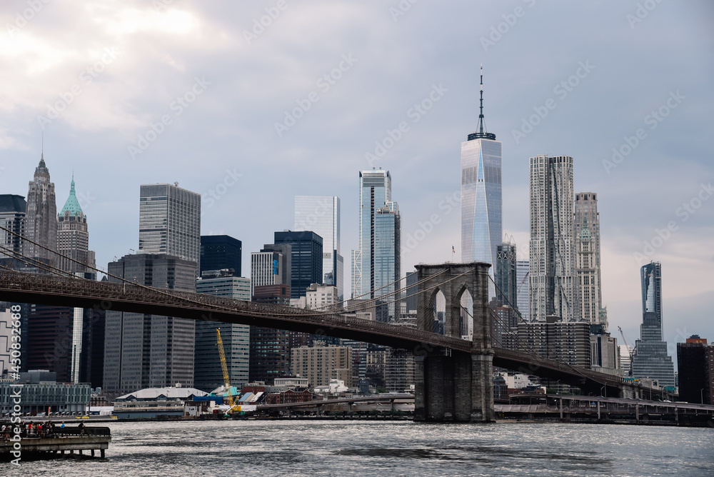 Naklejka premium Iconic View of New York City with Brooklyn Bridge, East River and Downtown of Manhattan