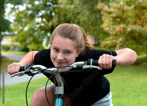 Handle Bar Head Rest for Teen Girl