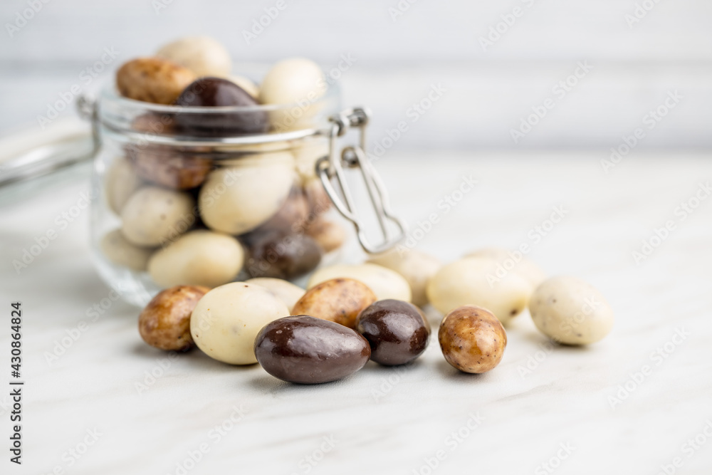 Obraz premium Sweet chocolate almonds. Chocolate eggs.