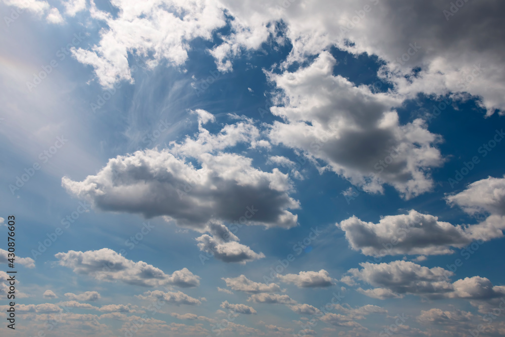 Fototapeta premium cloudy daytime sky in spring