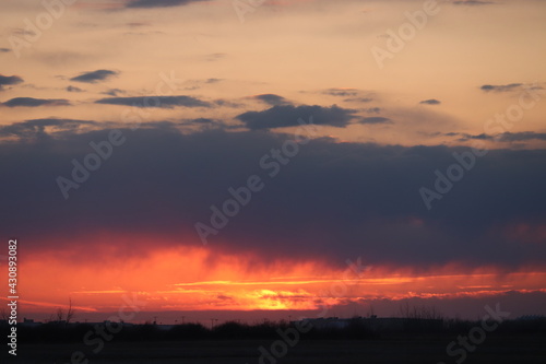 A colorful sunset just outside of Saskatoon, Saskatchewan, Canada © Aiden