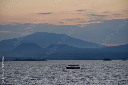 Canvastavla El lanchero y la tarde