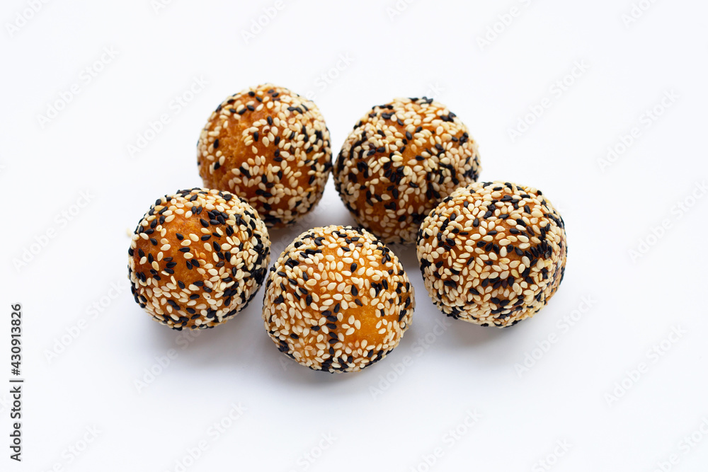 Thai dessert, Kanom Kai Hong. Sesame balls, mung bean Filling Thai dessert, Kanom Kai Hong. Sesame balls, mung bean Filling