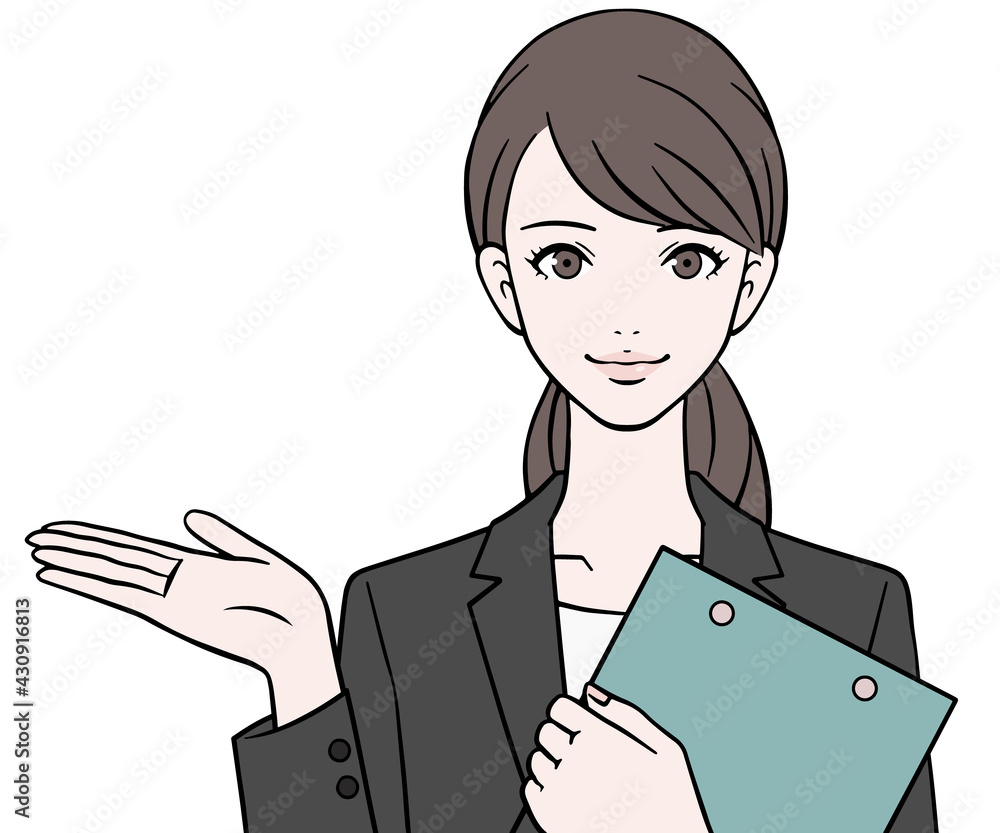 バインダーを持ち、案内をするスーツの女性