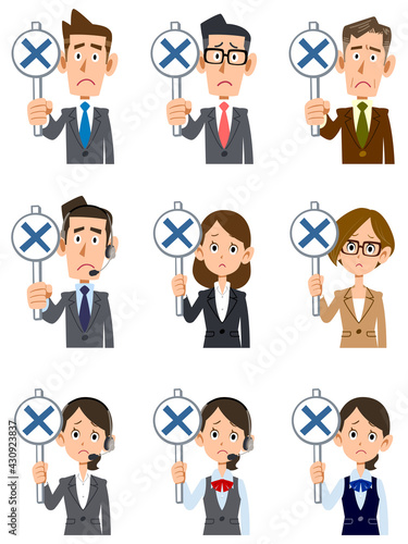 バツの札を出す会社員の男女の上半身セット
