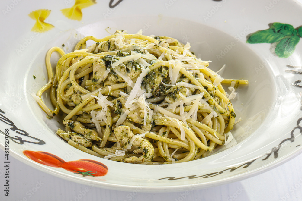 Pasta with chicken and pesto