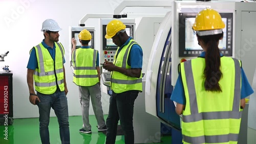 Foreman warns worker not to use smartphones