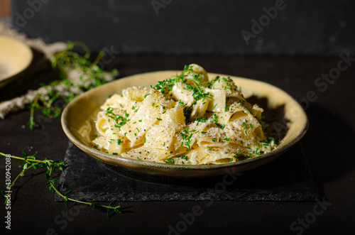 Cream pasta with garlic