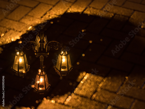 雨上がりの夜景 街灯リフレクション