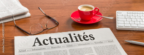 A newspaper on a wooden desk - News in french - Actualités