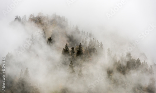 Brume sur les Alpes à La Clusaz, Haute-Savoie, France