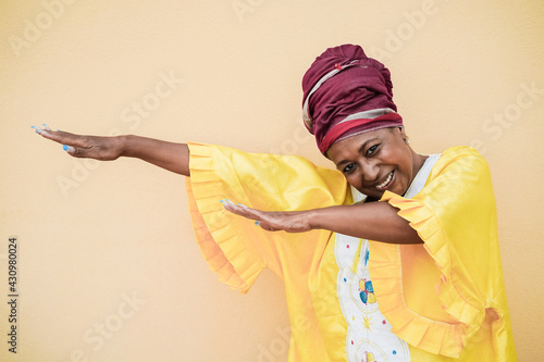Photography Senior african woman dancing outdoor - Focus on face