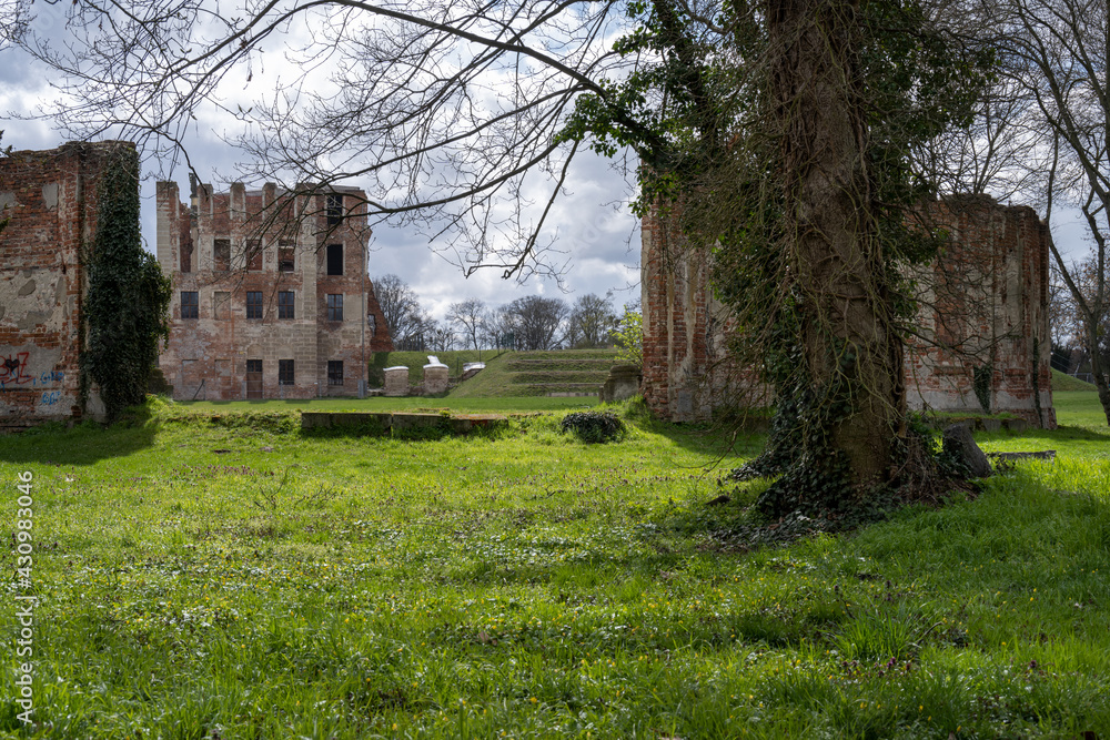 zerstörtes Schloss in Zerbst zerstörtes Schloss in Zerbst