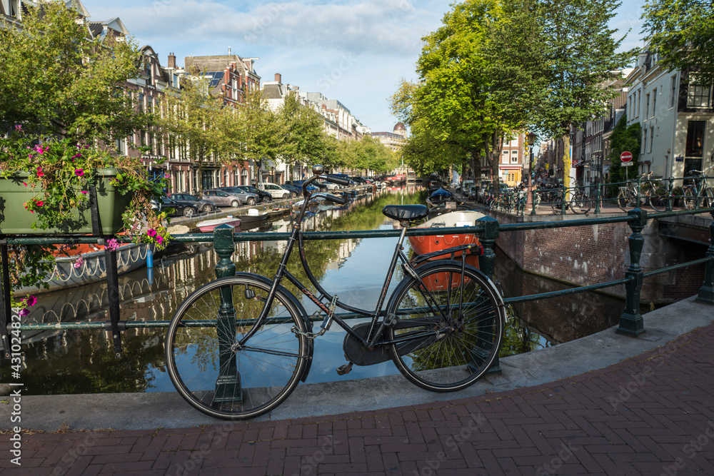 AMSTERDAM CANAL AND BIKE