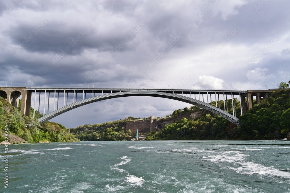 Obraz premium Rainbow Bridge (Niagara Falls)