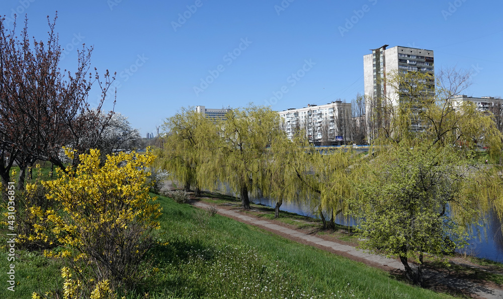 Spring has come to the Rusanovka district of Kiev Spring has come to the Rusanovka district of Kiev