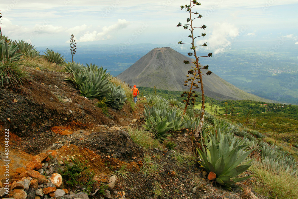 Φωτογραφία Hiking El Picacho, San Salvador Volcano, with the Santa Ana Volcano in the background