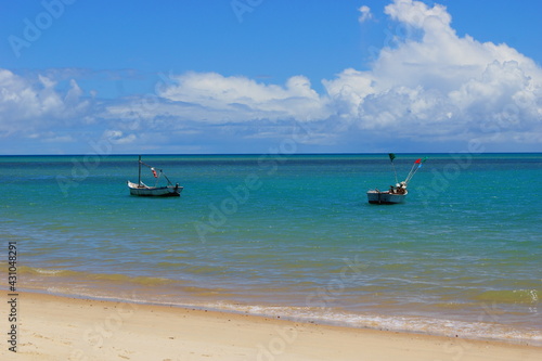 Os barcos na praia da Ponta de Corumbau, Bahia, Brasil © Roberto