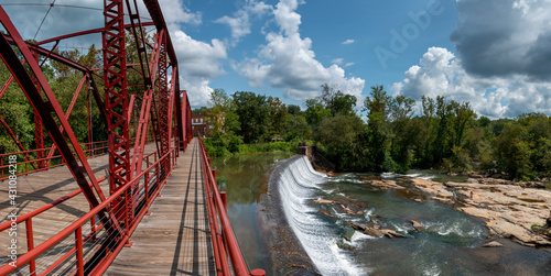 Tablou pe pânză The dam and bridge at Glendale Shoals near Spartanburg, South Carolina