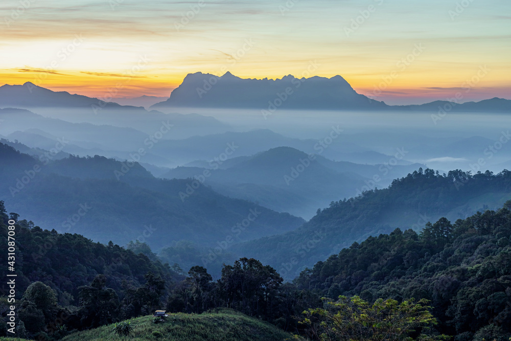 Obraz premium beautiful Misty Morning with Beautiful Sunrise which clear blue sky in morning