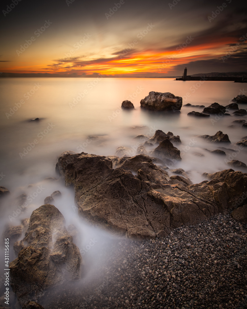 Obraz premium Nice, côte d'azur, Cannes, coucher de soleil, ciel, plage, soleil, lever du soleil, paysage, mer, eau, nuage, nature, océan, nuage, bleu, crépuscule, beau, route, lumière, aube, sable, soir, voyage, 