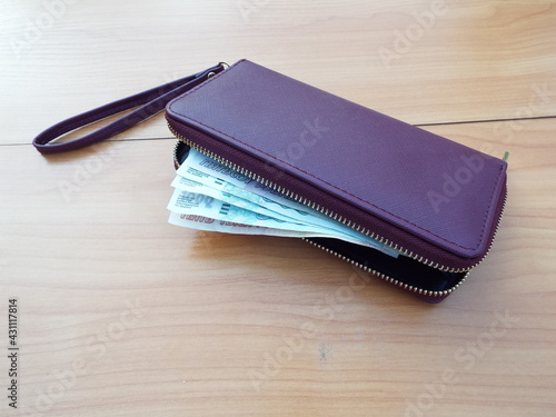 Wallpaper Mural wallet with money Torontodigital.ca