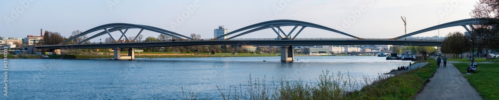 Neue Donaubrücke Linz Panorama