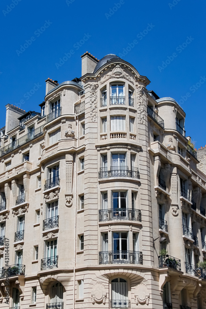 Immeuble ancien résidentiel à Paris