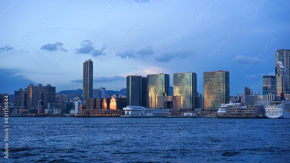 Fototapeta premium Hong Kong - June 25, 2016: sunset view in Hong Kong, Kow Loon district, Central district in Hong Kong. Victoria Harbour. Illustrative editorial, city skyline at sunset