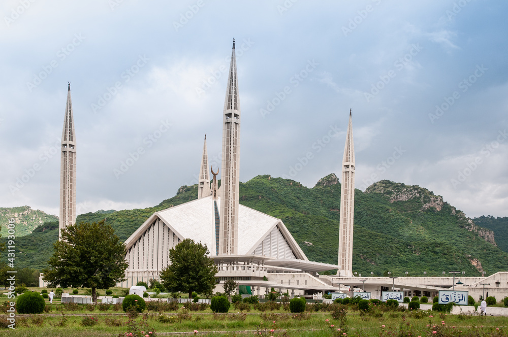 Beautiful Faisal Mosque Islamabad Pakistan	