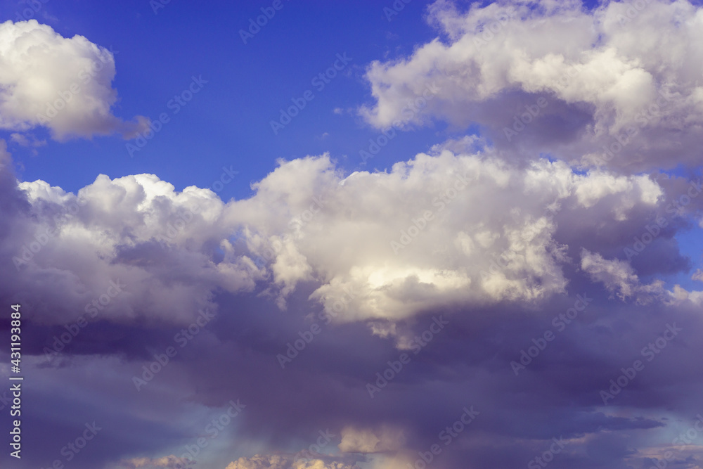 Obraz premium Clouds and sky in early spring.