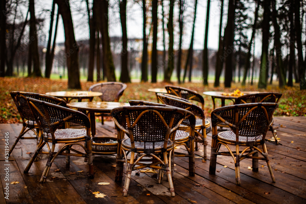 Fototapeta premium empty chairs in the park