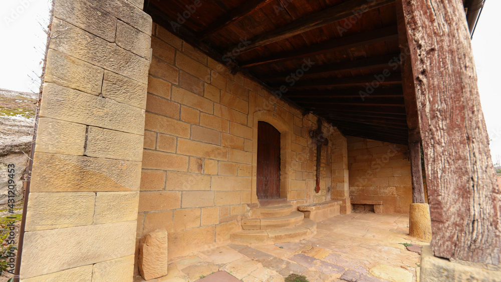 Iglesia de San Millán, Campo de Ebro, Cantabria, España Iglesia de San Millán, Campo de Ebro, Cantabria, España